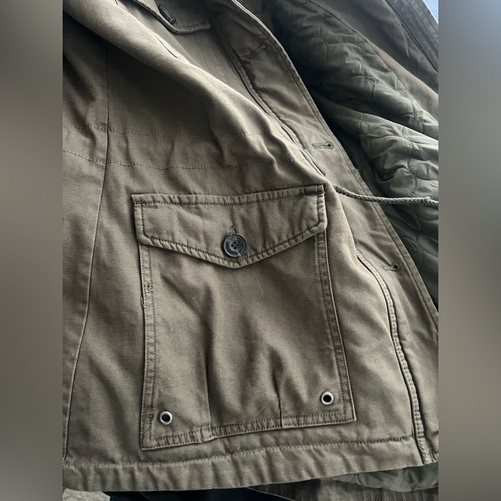 Levi's Women's Utility Jacket in Olive - Picture 7 of 9